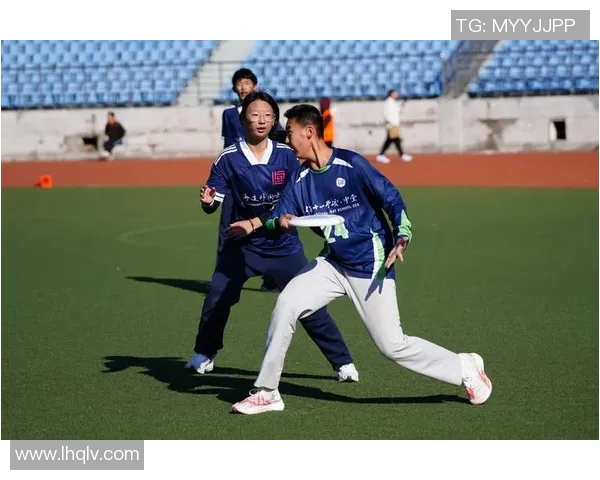 西安飞盘队在极限运动联赛中以98分稳居榜首展现强劲实力